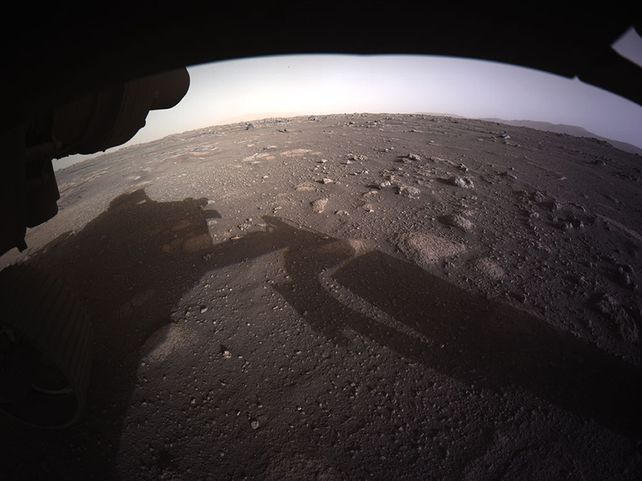 El explorador Perseverance recorrió sus primeros metros sobre la superficie de Marte