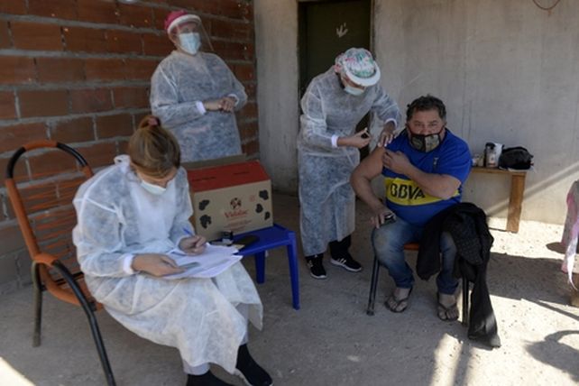 Agosto será el mes de las segundas dosis, prometió Vizzotti