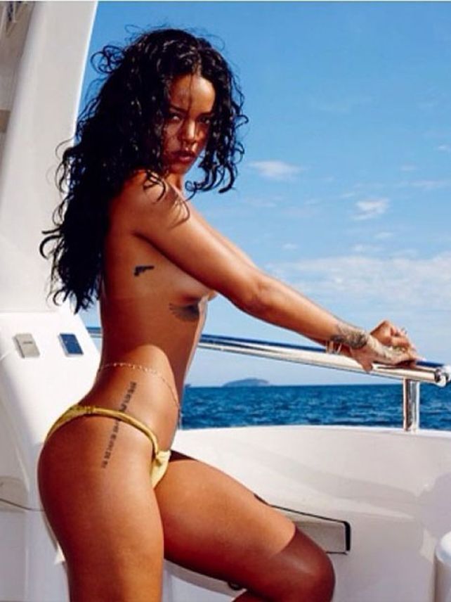 Rihanna suma al club de las botineras