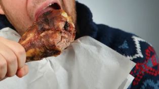 Un hombre se ahogó con un pedazo de carne y murió