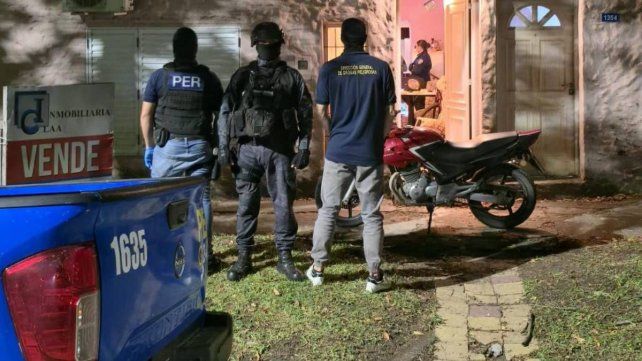 Operativo en Villa Elisa: detuvieron a un joven y secuestraron drogas y dinero