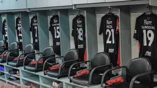 Colón concentró 24 jugadores para recibir a Arsenal, con tres ausencias que vuelven a repetirse.