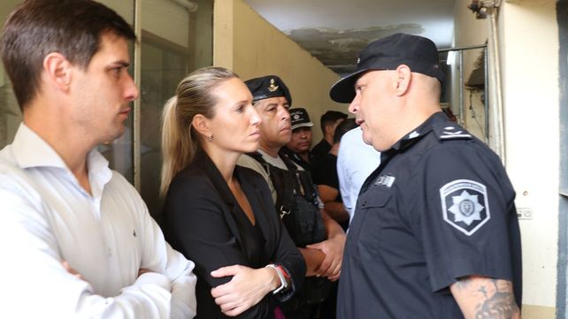 Trasladaron a la cárcel de Las Flores a 25 detenidos que estaban en la Alcaidía de Rafaela 