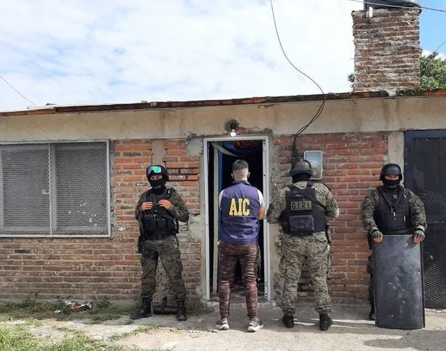 La policía allanó una casa de pasaje Quito para dar con Santiago G.
