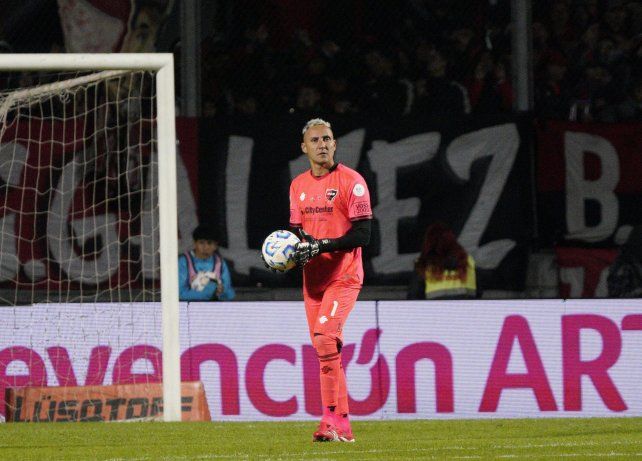 Keylor Navas disputó su último partido con Newell's en San Nicolás por Copa Argentina.