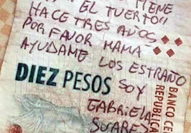 Investigan el pedido de ayuda de una joven desaparecida escrito en un billete