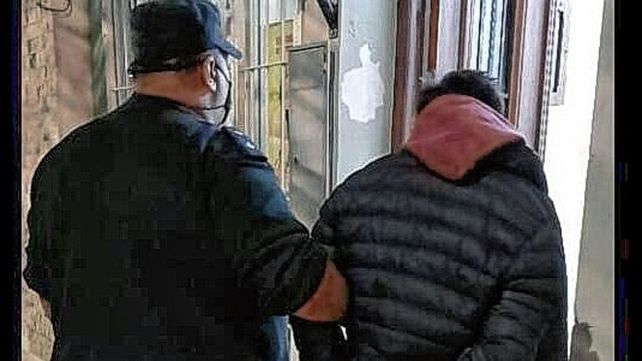 Rescataron a una mujer en peligro y apresan al agresor con un revólver 38 cargado