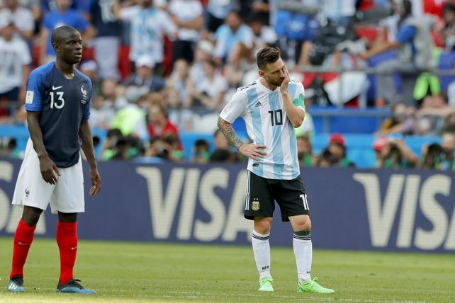 Argentina perdió ante Francia y se despidió del Mundial con una pálida imagen