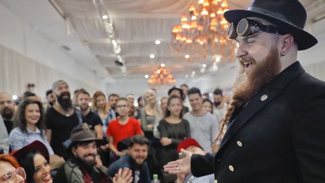Barbas, bigotes y tatuajes en la convención internacional de Bucarest