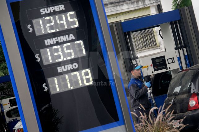 Las primeras en reducir los precios fueron las de YPF.