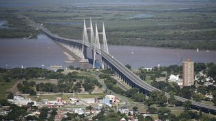 Cientos de rosarinos y baigorrienses transitan entre ciudades con el Puente Rosario-Victoria como testigo