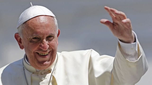 El papa Francisco es el actual líder de la Iglesia Católica alrededor del mundo. El papa Francisco es el actual líder de la Iglesia Católica alrededor del mundo.