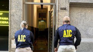 La policía llevó adelante un allanamiento en Córdoba al 1400, oficinas relacionadas con el financista rosarino Daniel Casanovas.
