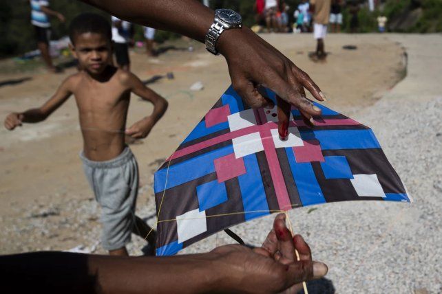 Brasil quiere prohibir una práctica peligrosa e incluso mortal: remontar barriletes