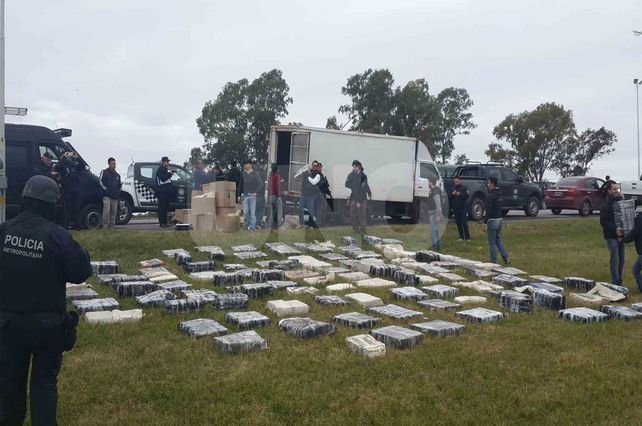 Secuestraron más de dos toneladas de marihuana a la altura de la Autopista Santa Fe - Rosario