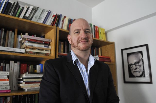 El psicoanalista Sebastián Grimblat dice que las currículas conviven con ciertos mitos como los que sostienen que “quien es bueno en matemática es inteligente”. (Foto: V. Benedetto)