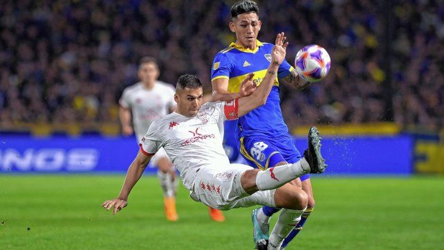 Luis Vázquez es titular en Boca.