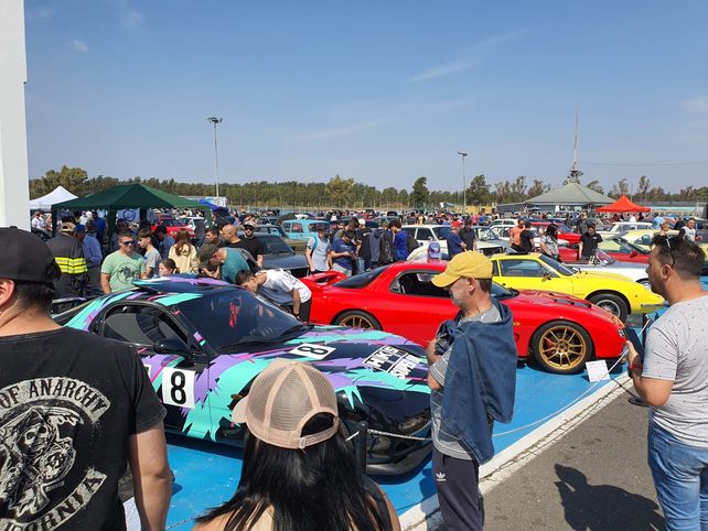 Una fiesta. 12 mil fan&aacute;ticos dieron el presente en el Fangio para ver la 2&ordf; edici&oacute;n del Rosario Motor Fest. Hubo 200 autos de todas las d&eacute;cadas en pista y en exposici&oacute;n.&nbsp;
