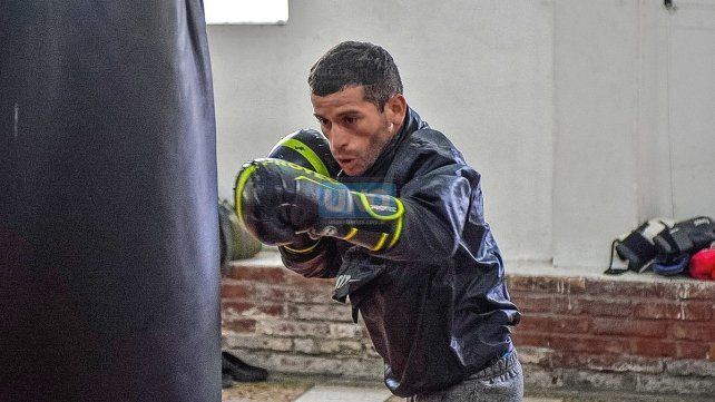 El pugilista amateur paranaense Maximiliano El Rabioso Nichea se presentará este sábado en el gimnasio Boxer de Santa Fe. Su adversario será el local Facundo Andreschuck.