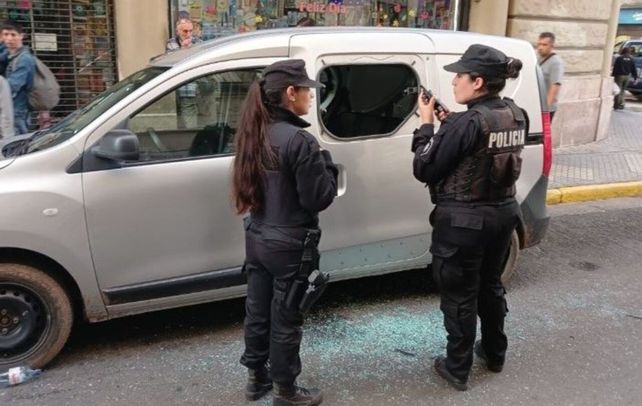 Dos agentes de la policía provincial llegaron al lugar para labrar las actuaciones.
