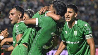 Banfield goleó a Newells 3-0 y es líder en la Zona A.