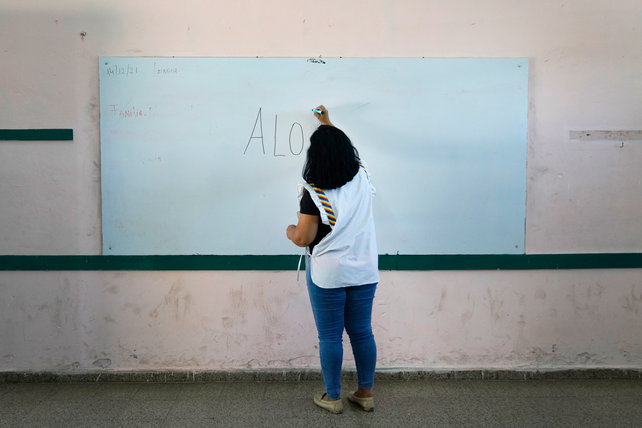 La lengua qom de su madre debió aprenderla de cero para poder enseñarla hoy en las aulas de la comunidad.&nbsp;
