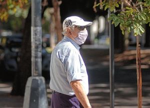 Aumentan las jubilaciones y pensiones 15,53% y otorgarán tres bonos de $7.000