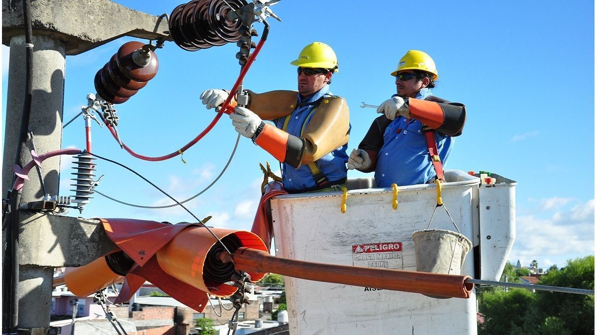 Enersa regularizó el servicio eléctrico de 1.000 hogares en Paraná