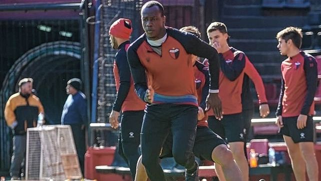 Baldomero Perlaza aguarda su estreno con Colón luego de su paso por Atlético Nacional.