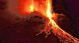 una nueva erupcion del volcan etna: explosiones, lava y ceniza sacudieron la madrugada de sicilia