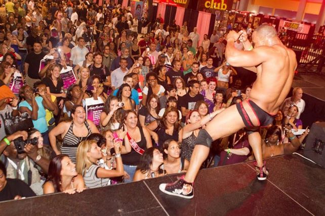 La muestra Exxxotica se llevo a cabo este año en la ciudad de Chicago y fue un suceso de mujeres.
