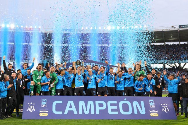 Belgrano campeón. El festejo de los jugadores piratas tras vencer a River.