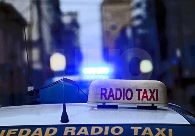 Tomaron un taxi y al llegar al destino le robaron a punta de pistola al chofer