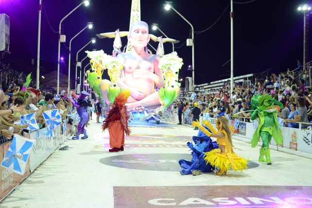 Fiesta. Restan aún siete noches más de carnaval.