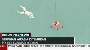 Recuperan más de 40 cuerpos en la búsqueda del avión desaparecido de AirAsia