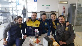 Los hinchas de Central le pusieron color a la autopista a Córdoba