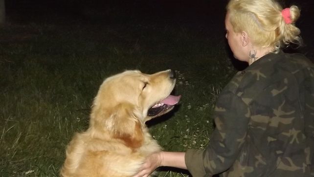 Una madre ofrece su auto como recompensa para quien le devuelva a su perro