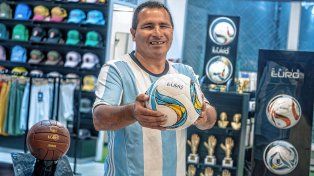 Sueño cumplido para Silvio Velo, que ahora tiene una pelota profesional con su nombre.