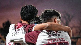 Lanús goleó a Riestra y se metió en zona de playoffs en el Torneo Clausura