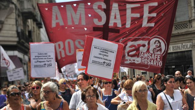 Pedido. Los gremios docentes anticiparon que reclamarán a la provincia un piso en torno al 20 por ciento de aumento y sostener la cláusula gatillo.