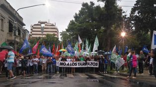 Santa Fe también tuvo su marcha de las antorchas contra el tarifazo