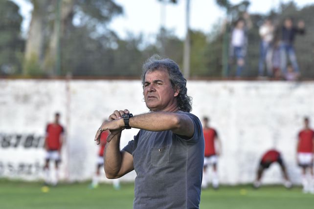 Mira el reloj. Armenio hizo tiempo de más y esto enojó a Cuffaro Russo