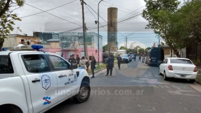 Otra noche de furia en barrio Paraná V con tiroteos, un detenido y un perro muerto de un escopetazo