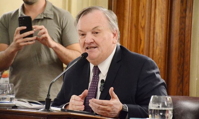 La iniciativa sobre las facturas de la EPE es del senador radical Felipe Michlig.