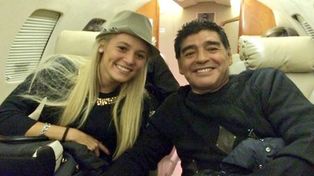 Maradona sumó un nuevo escándalo: golpeó a Rocío Oliva, según un video difundido en TV