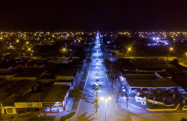 La nueva iluminación led de la arteria principal de la localidad de San Guillermo