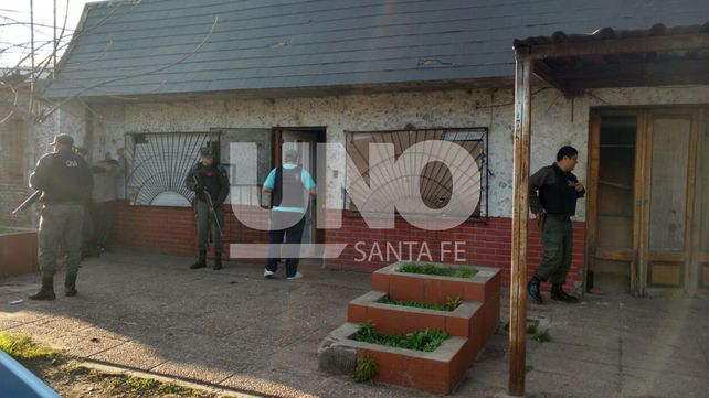 En un allanamiento detuvieron a tres vendedores de drogas en barrio Transporte