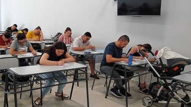 La pareja. Oriunda de Tucumán cumplimentó la instancia de evaluación junto a su pequeña bebé.