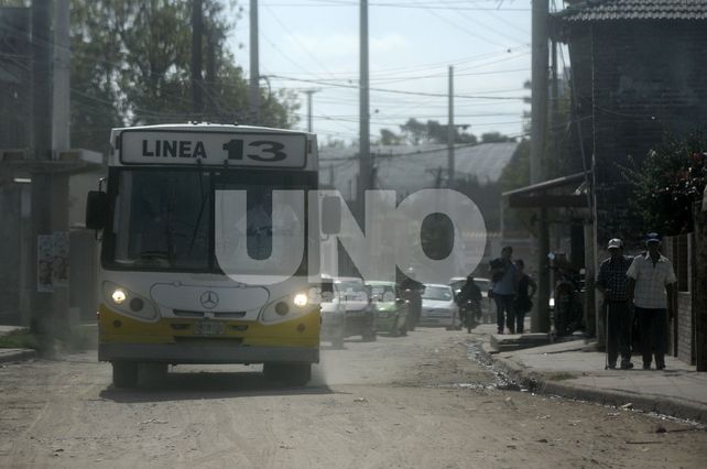 Alto Verde: un balazo impactó en  un colectivo y hubo heridos leves