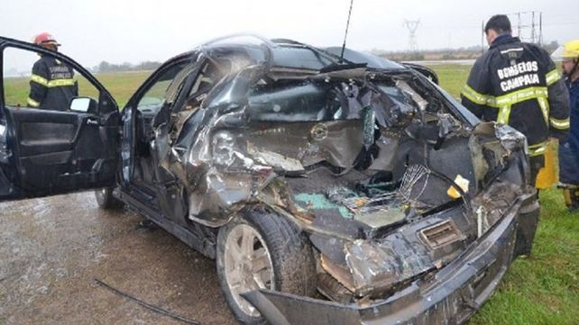 Seis chinos chocan contra camión, muere uno y el resto huye despavorido